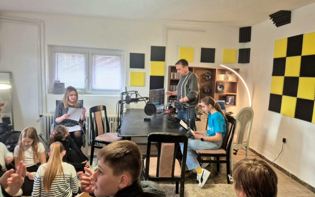 Emitiranje 1. školske radioemisije